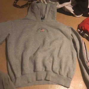  - huvtröja från hm köpt för 200kr säljer den för 20kr bra skick
