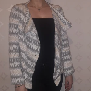  - Tjockare kofta för höst/vinter❄️  Kolla in min sida för mer, samfraktar gärna 🌺