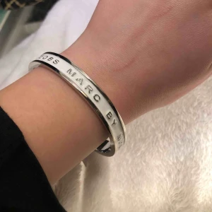  - Oanvänt Marc Jacobs armband 