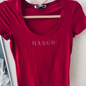 Mango T-shirt röd storlek small