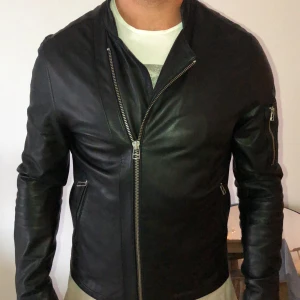 Tiger skinnjacka nyskick - Nypris 5000kr. Fraktkostnad tillkommer