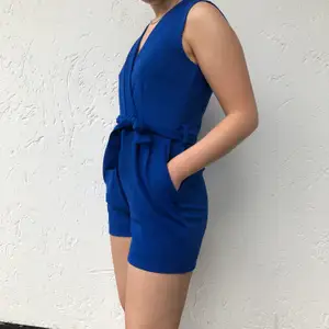 Blå fin jumpsuit från trend house 