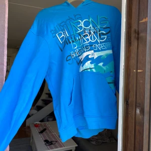 Blå hoodie  - Säljer denna hoodie i storlek m, frakt: 66kr hör av dig om du är intresserad💓💓 om många vill ha den blir det budgivning kram🥰