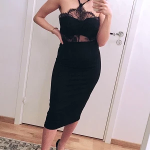 Klänning - Festklänning i storlek S. Säljer för 75kr & frakt tillkommer 🌸