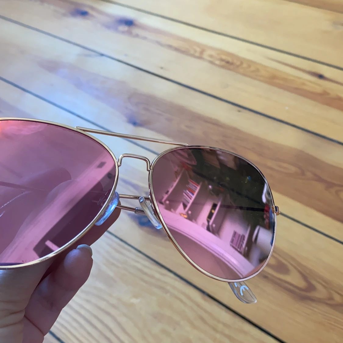 Roséfärgade solglasögon  - 91