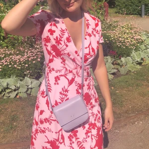 Maxiklänning  - Superfin maxiklänning i storlek 34 från Cubus. Frakt tillkommer på 50kr. Skriv för fler bilder! 