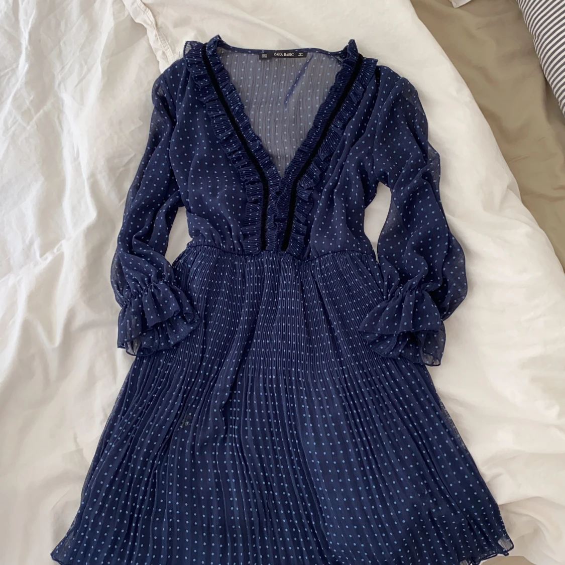 Mörkblå prickig Zaraklänning  - 90
