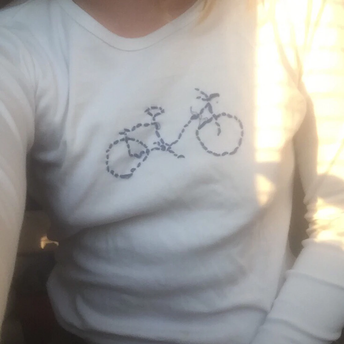 Tröja med broderad cykel - 91