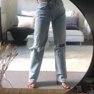 90s high waist jeans - Säljer mina jeans från Gina tricot, använda 1 gång