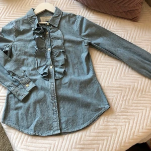 Ralph Lauren jeansskjorta  - RL kråsblus jeans. Str 12 år men som en XXS. Aldrig använd. 
