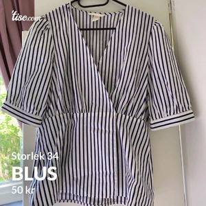 Blus  - Knappt använd 