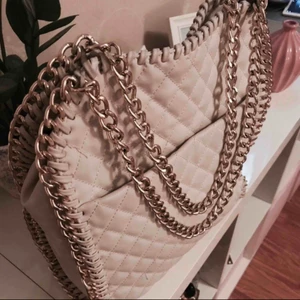  - Tiamo väska  Använd endast en gång  Nypris 599kr