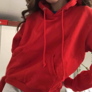  - Mysig oversized hoodie från Weekday. Sitter såhär på mig som vanligtvis har XS/S. Väldigt lite använd 💘