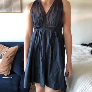 Klänning från Hunkydory  - Mörkblå klänning från Hunkydory. Storlek XS. Finns att hämta i Malmö/Lund, annars tillkommer frakt. 