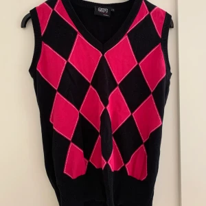 Farfars väst  - Säljer denna väst jag köpt second hand, bra skick och endast använd 1 gång !💕