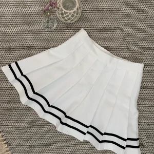 Kjol - Oanvänd kjol med prislappen kvar!