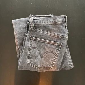 Levis 501 jeans - Gråa 501 jeans från Levis i storlek 28