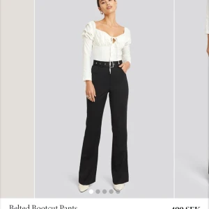 Kostymbyxor - säljer dessa skitsnugg kostymbyxor den nakd x nakd, frakt tillkommer och är 170 och perfekt längd på mig🤩