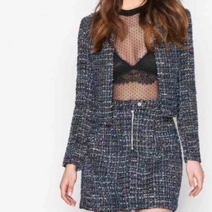 Tweedset kjol o kavaj  - Fri frakt   Helt nytt sett kavaj/kjol. 