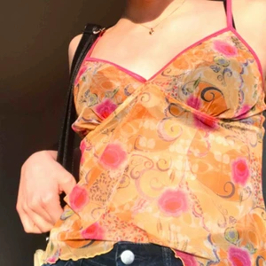  - Supersnyggt mesh linne, men supersnyggt mönster, säljer pga ingen användning,perfekt till sommaren, frakt 42kr, pris kan diskuteras 🌺🌺🥰