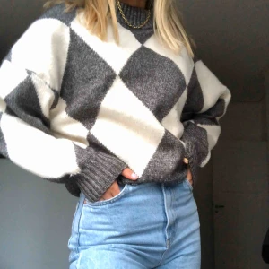  - Fin och trendig stickad tröja från HM conscious. Använd fåtal gånger men ändå bra skick. Storlek M men passar även S och XS 💞💞