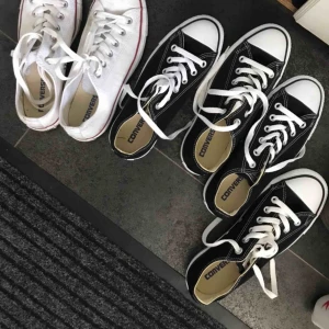 Converse skor storlekar, 38-39  - Finns endast i vita nu, frakt tillkommer 79kr ☺️