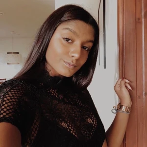 Svart Spetstopp - Svart spetstopp, säljer för att jag knappt använder den längre💚 Köparen står för frakten!💗 Fler bilder kan tas!