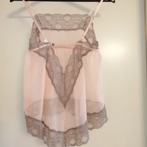 Topp - Genomskinlig topp i mycket bra skick 🥰❤️