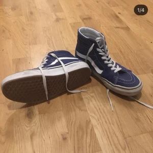 Vans Sk8-Hi Blå - Köpta i Malaga i Spanien, storlek 39 och perfekt skick 