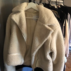 Pälsjacka  - Ny Nakd jacka. Endast testat i storlek 38