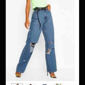  - Super trendiga jeans från boohoo i storlek 36. Knappt använda 