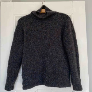 Stickad polo - Polotröja från BIKBOK. Lite olika färger. Köpare står för frakt. 