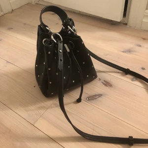 Zara väska  - Nästan helt oanvänd väska från zara (slutsåld) 