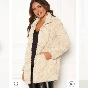 Faux fur jacka  - Strl xs , fint skick inte mycket använd 