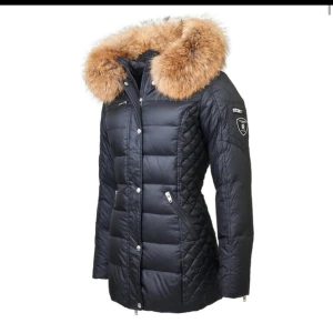 Rock and blue jacka storlek S - Bra stick säljer pgv jackan är liten på mig.