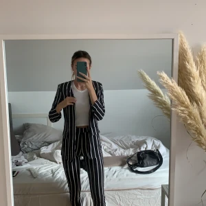 Matchande set - Randigt set från Shein, användt engång därav att jag säljer. 