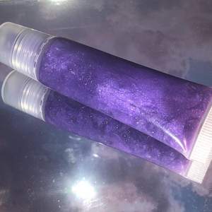 Gw på purple sparkles och en scrunchie💕✨ regler på min ig: crystalbeauty.se💎