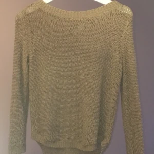 En stickad tröja typ från H&M - En tröja som är stickad från H&M 