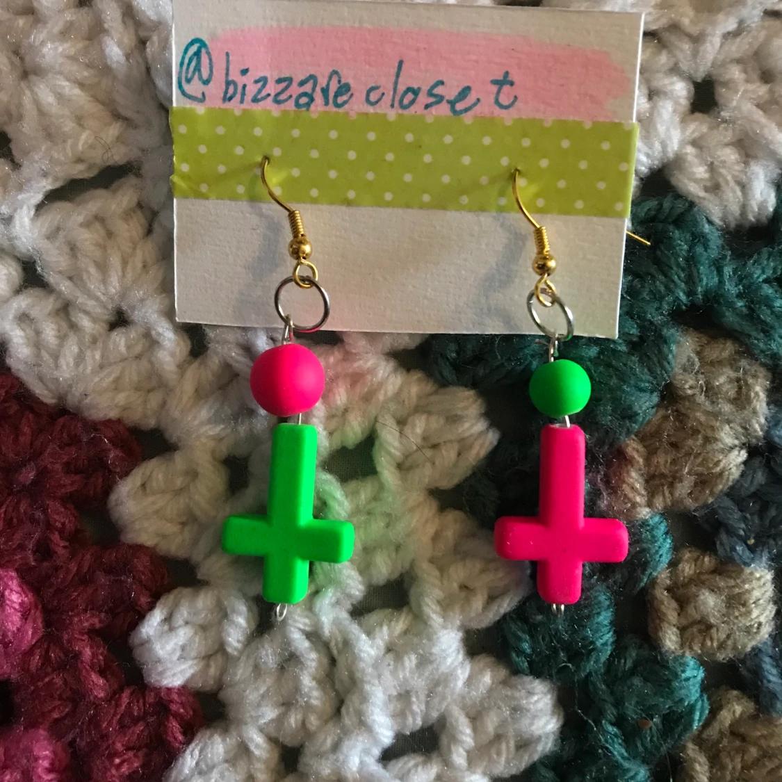 Örhängen med kors ✝️💚