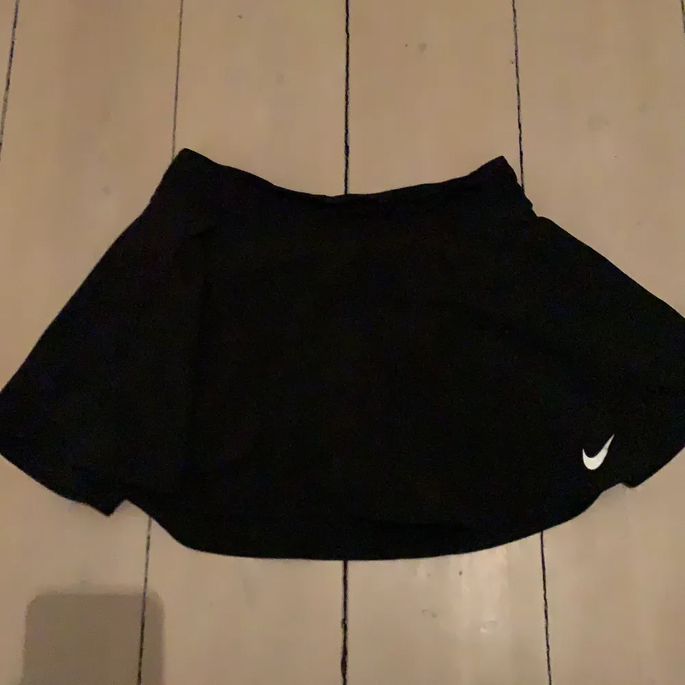 Nice cool Nike skirt, perfect for Halloween!. Kjolar.