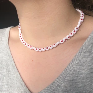 Halsband  - Pärlhalsband 💖 Pris: 69 kr  Frakt: 11 kr  Kontakta mig vid intresse eller frågor! 