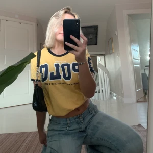 Polo T-shirt  - Så cool polo tröja köpt för många år sen men i superfint skick! 