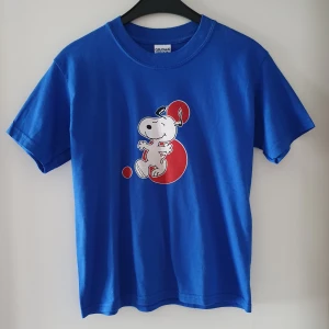 Vintage Snobben t-shirt - Vintage t-shirt med Snobben. Storlek barn M (10-12) men passar ca storlek XS/S och även kanske liten M. Fraktkostnad blir 45kr. Kommentera jättegärna bud om du är intresserad, med höjning minst 5kr 😊