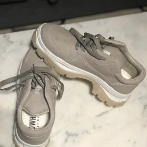 Vamsko kängor - Skitsnygga kängor från Vamsko, aldrig använda så i topp skick! Storlek 40. Nypris 600. Möts upp i Stockholm eller skickar men då tillkommer frakt💜