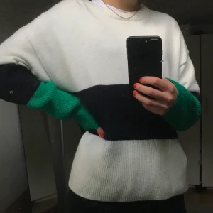 Stickad tröja - Mango -  Stickad tröja från Gina Tricot. Storlek: S Skick: använd men oskadd.  22 kr frakt. 💕