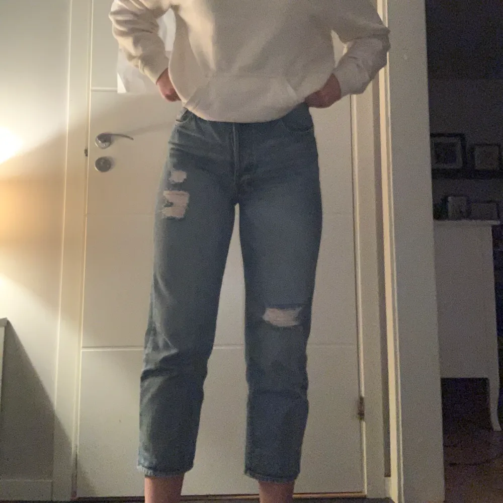 Köptes för 399kr på h&m och är storlek 40 (men skulle säga att de passar till en 38). Säljer pga inte kommer till användning. Köparen står för frakten. 💞. Jeans & Byxor.