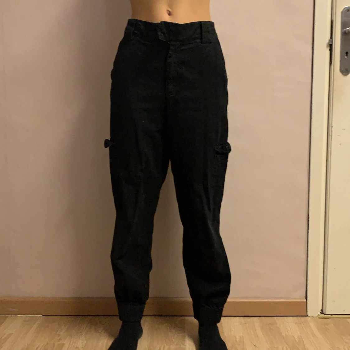 Svarta kargobyxor - 90