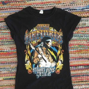  - Ballaste Jimi Hendrix-tishan! Knappt använd! Jag bjuder på frakten!