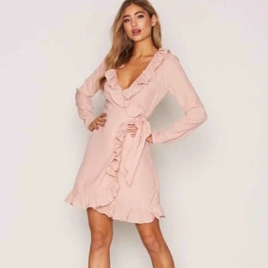  - Jätte fin dress from nelly , only wore it once on a event. Only selling it because it’s too big on me❤️