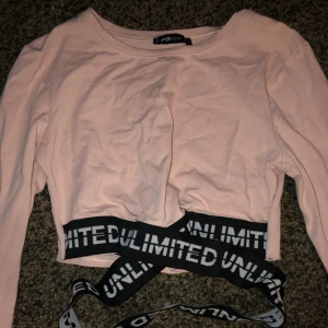  - Snygg tröja från NewYorker med band som sitter på magen🌸